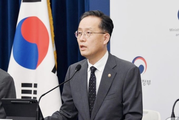 이형일 기획재정부 차관이 지난 29일 정부세종청사에서 열린 '2025년 세제개편안 상세 브리핑'에서 주요 내용을 발표하고 있다.(기획재정부 제공)