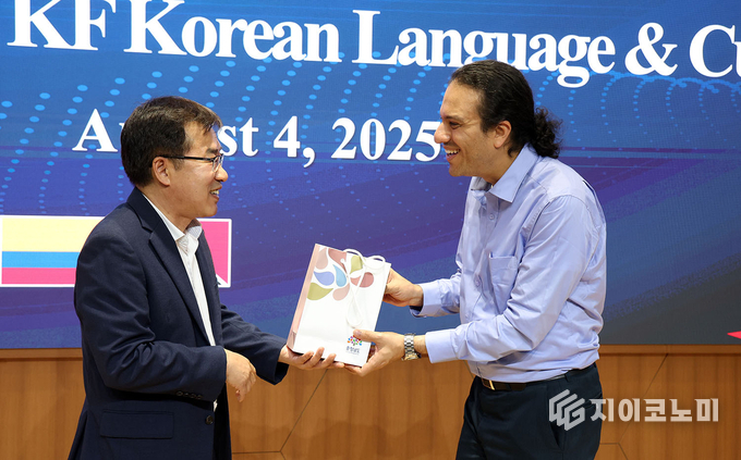 전형식 충남도 정무부지사, 4일 도청서 연수 참가 외교관들 접견