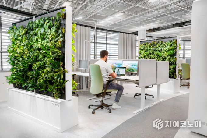 실내에 설치된 식물 벽, 이른바 ‘액티브 그린월(Active Green Wall)’이 피부에 유익한 미생물을 증가시키고,<br>
면역체계를 조절하는 데 긍정적인 영향을 준다는 연구 결과가 발표됐다.(▲.물 피부면역 논문 표지). /사진=나아바코리아