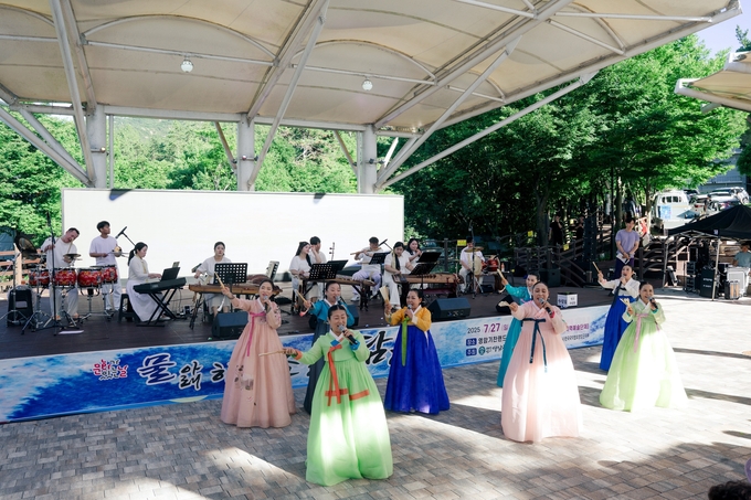 영암문화관광재단 문화가있는날 성향예술단