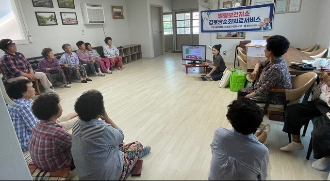 지난 7월 별량보건지소에서 신촌경로당에 방문해 경로당순회의료서비스를 제공하고 있다. 순천시 제공