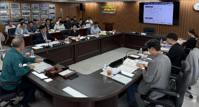 전라남도 자치경찰위원회는 제127차 정기회에서 데이터 기반의 치안·민원 통계를 공개하고, 도민의 신뢰를 높이기 위한 치안 행정 강화를 논의했다. 전남도 제공