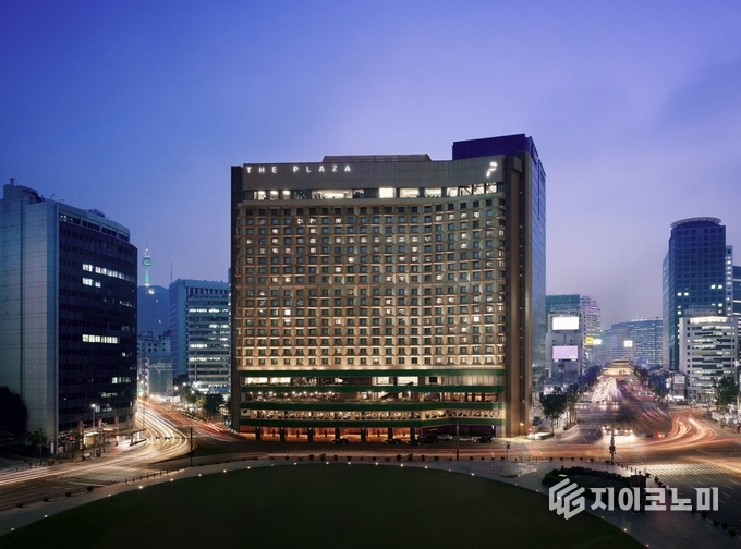 더 플라자가 화장품·스파 전문 기업 ‘LBB’와 함께 스위트 객실과 고급 스파를 결합한 패키지를 선보였다. (▲더 플라자 전경). /사진=한화호텔앤드리조트