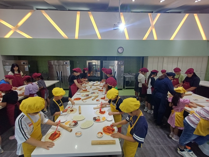 구례군자원봉사센터 광의초등학교와 함께하는 지역활력 스케일업 프로젝트. 구례군 제공