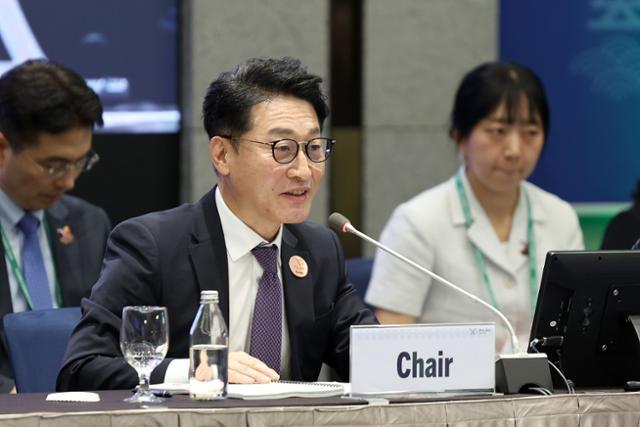 이호현 산업통상자원부 2차관이 27일 부산 누리마루 APEC하우스에서 열린 아시아태평양경제협력체(APEC) 에너지장관회의에서 개회사를 하고 있다. 산업통상자원부 제공