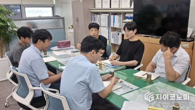 8월 29일 성북구청 교통행정과에서 현장민원 처리 협력을 위한 ‘찾아가는 현장부서 간담회’가 진행되고 있다.