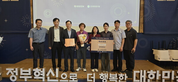 광주광역시, ‘탄소중립포인트제도’ 국내 최초 시행 인증서 수여식. 광주광역시 제공