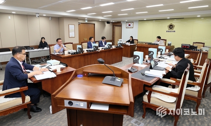충남도의회 기획경제위원회, 제361회 임시회 1차 회의에서 인재개발원 소관 추가경정예산안과 기획조정실 소관 조례안·출연계획안·추가경정예산안 등을 심의