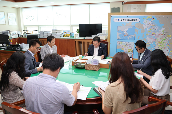 김산 군수 주재로 열린 2026년 신규시책 보고회