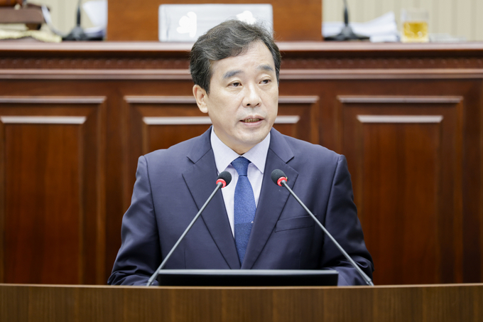 구리시의회 제352회 임시회 제1차 본회의에서 5분 자유발언을 하는 권봉수 구리시의원