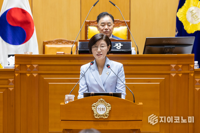 구로구의회 김미주 의원(더불어민주당 비례대표)이 9월 11일 열린 제338회 구로구의회 임시회 제1차 본회의에서 자유발언하고 있다. 