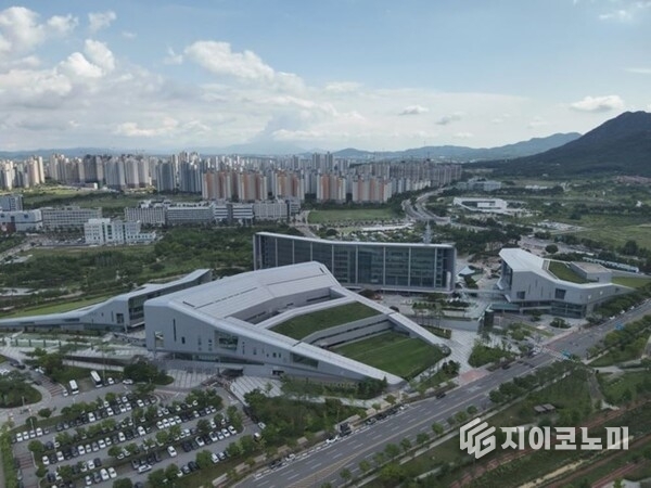충청남도 홍성군 소재 충남도청 전경