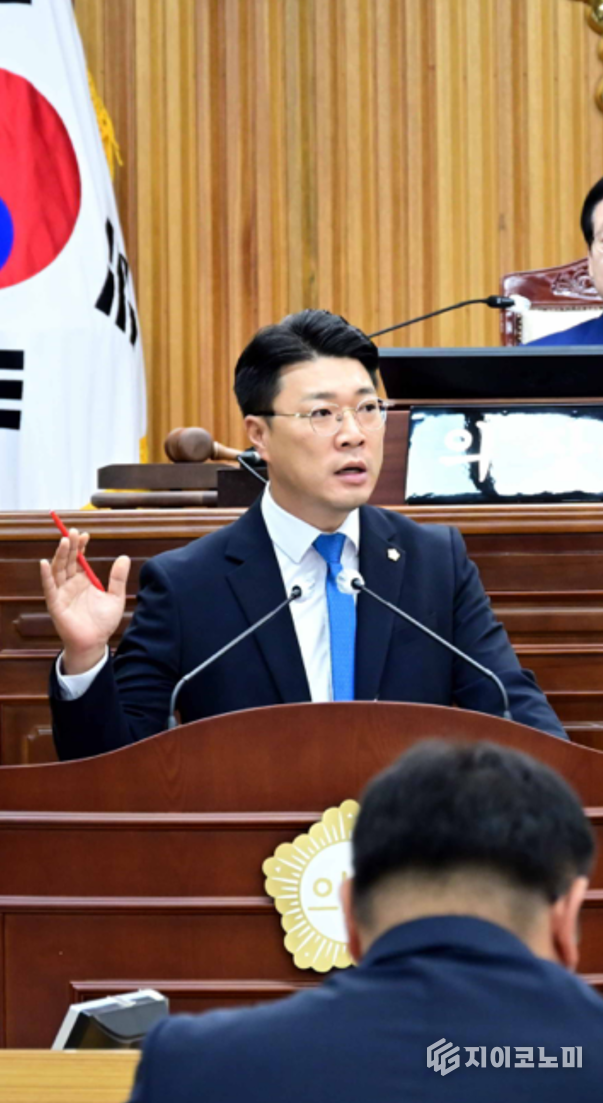 목포시의회 제2차 본회의에서 관광 인프라 문제를 지적하는 유창훈 의원. 목포시의회 제공