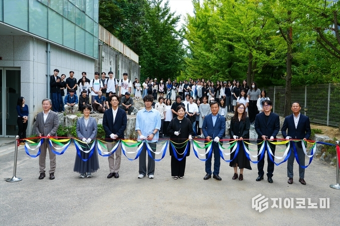 12일 한세대학교(총장 백인자)는 학교 교육환경 개선을 위해 영산비전센터 1층을 개조하여 공연예술학과 연습실을 조성하고 개소식을 진행했다. /사진=한세대