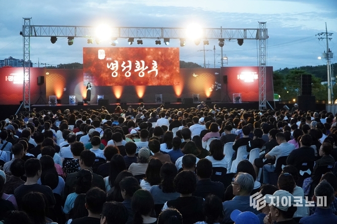  나주문화재단이 13일 옛 화남산업 부지에서 뮤지컬 ‘명성황후 갈라콘서트’를 시민들에게 선보였다. 나주시 제공