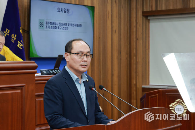 9월 12일 열린 제303회 임시회 제2차 본회의에서 건의안을 낭독하고 있는 임윤택 의원. 무안군의회제공