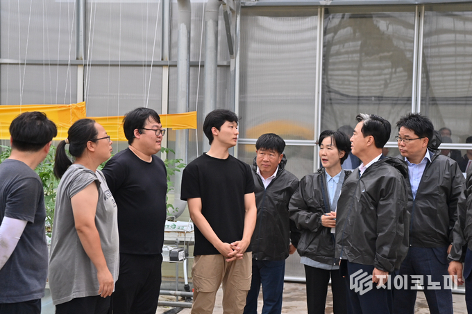 김태흠 지사, 당진시를 찾아 석문면 삼화리 ‘스마트팜 사관학교 점검, 청년농과 간담회’