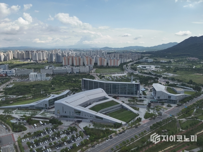 충청남도 홍성군 소재 충남도청 전경