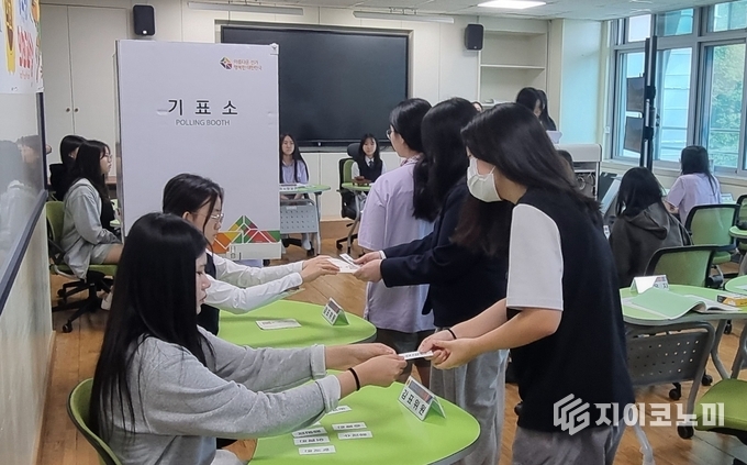 충남도의회, 공주여중 학생 대상 ‘찾아가는 청소년 의회교실’ 개최