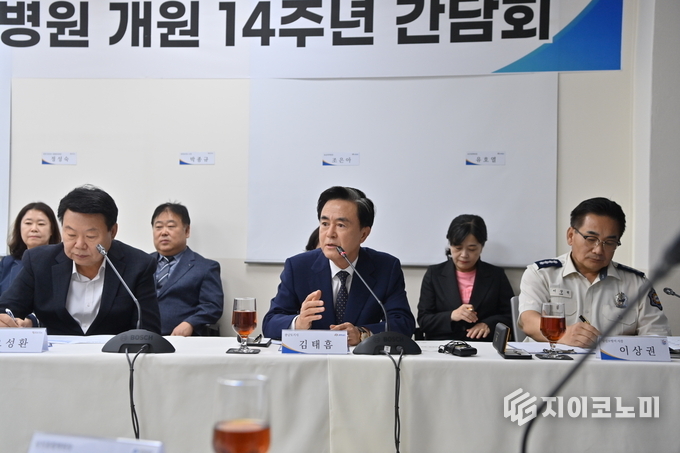김태흠 지사, 당진시 의사회와 보건의료 협회, 노인회 및 장애인협회 등 지역 관계자들과 간담회