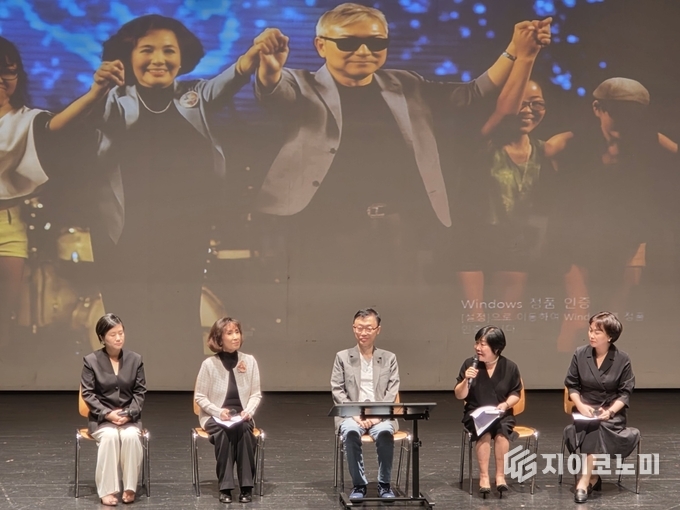 왼쪽부터 문안나 신안음악협회 지부장, 하수미 교수(목포시립합창단 지휘자 역임), 정태영 박사, 신안나 목포뉴스투데이 대표, 양민자 교수가 함께했다.