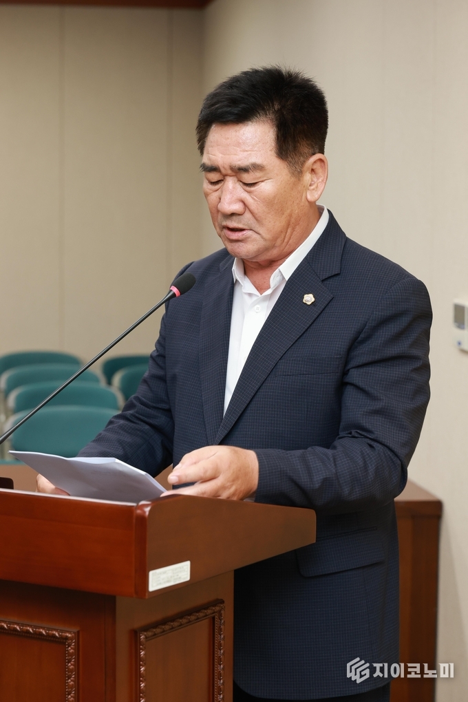 김성일 의원이 지난 9월 9일 전남도의회 본회의장에서 ‘전라남도 쌀 소비 촉진 지원 조례안’ 제안 설명을 하고 있다. 전라남도의회 제공