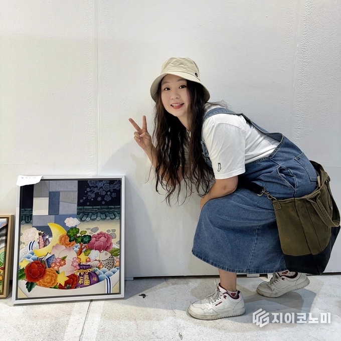 서울아트페어, 뱅크아트페어 등 다수의 아트페어에 참여하여 관람객들에게 좋은 호응을 얻고 있다.