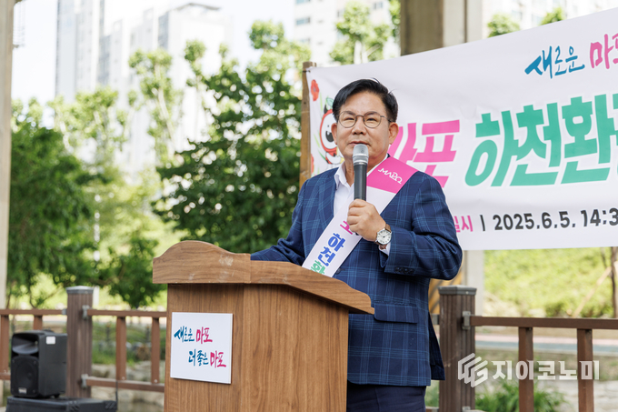 마포 하천환경 지킴이 발대식에 참석한 박강수 마포구청장