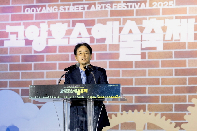 2025고양호수예술축제 개막식에서 인사말 중인 이동환 고양특례시장 (사진=고양특례시)