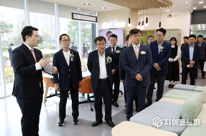 충남경제진흥원에서 대한무역투자진흥공사(KOTRA, 코트라)와 함께 ‘충남 덱스터(deXter)’ 개소식