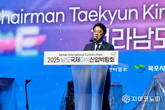김태균 전남도의회 의장이 2일 목포문화예술회관에서 열린 ‘2025 남도국제미식산업박람회’ 개막식에서 축사를 하고 있다. 전라남도의회 제공