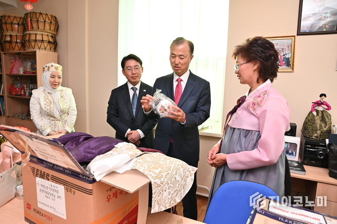 중앙) 주카자흐스탄 한국문화원, 구본철 원장, 조태익 주카자흐스탄 대사 등