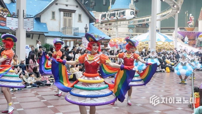 롯데월드 퍼레이드, 충장축제서 선보인다. 동구청 제공