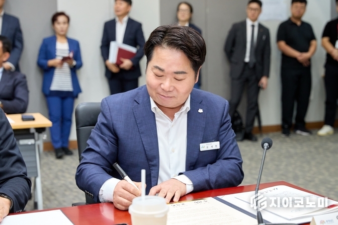 오세현 아산시장, ㈜비츠로밀텍 등 9개 기업과 투자유치 합동 MOU 체결