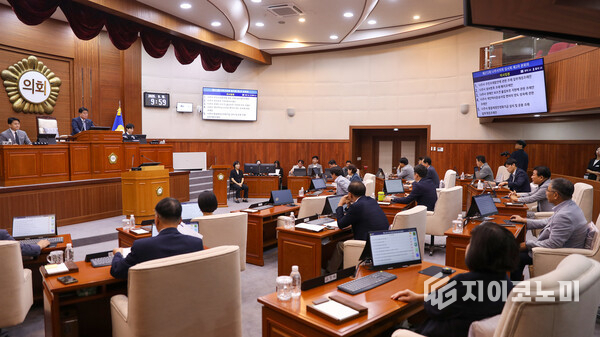 15일 제273회 나주시의회 제1차 본회의에서 5건의 주요 건의안이 채택된 가운데, 의원들이 본회의를 진행하고 있다. 나주시의회 제공