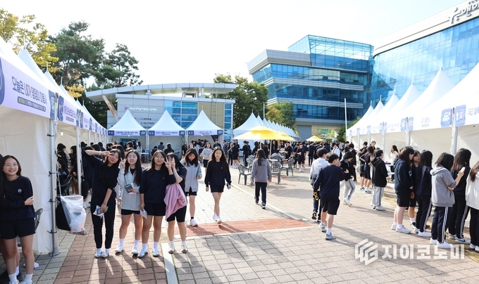화성특례시 2025년 청소년 진로박람회 행사장 현장.