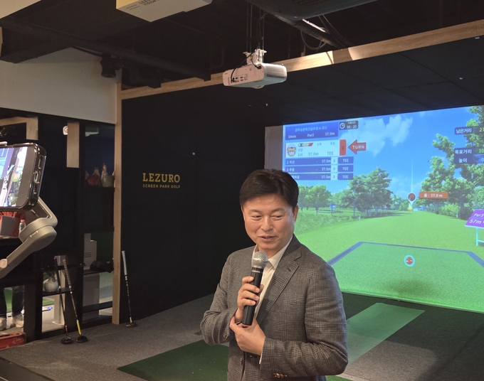 조용익 부천시장이 18일 열린 제1회 부천시장배 전국 스크린파크골프대회 결승전에서 인사말을 전하고 있다. (사진=부천시)