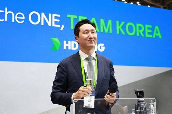 정기선 HD현대 회장이 부산 벡스코에서 열린 'MADEX 2025' 리셉션 행사에서 인사말을 하고 있다./사진=HD현대