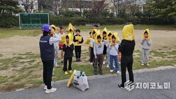 광주시가 무등육아원과 신애원에서 어린이들을 대상으로 ‘찾아가는 지진안전교육’을 실시하고 있다. 광주광역시 제공