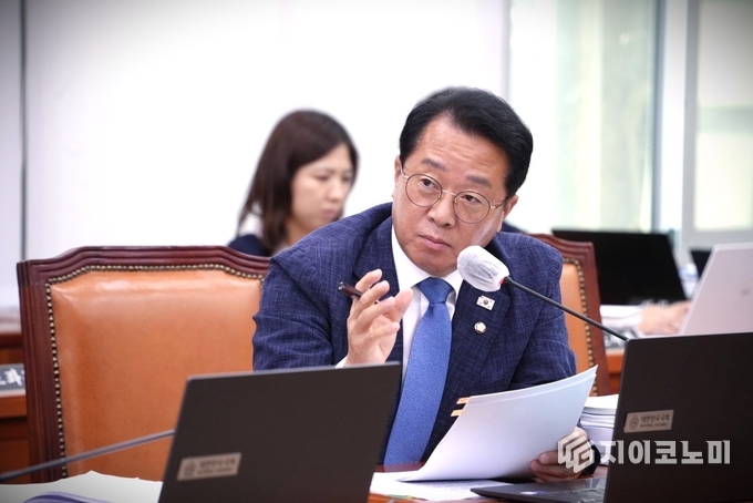 문금주 국회의원이 국회 농림축산식품해양수산위원회 회의장에서 질의하고 있다. 의원실 제공