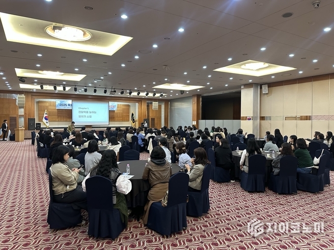목포시 지역아동센터 종사자 역량강화교육 현장 모습. 센터장과 생활복지사 등 110여 명이 참석해 뜨거운 관심을 보였다. 목포시지역아동센터 제공