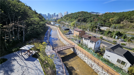 내달 1일 개통되는 일광읍 삼성천 산책로 전경. 사진 기장군