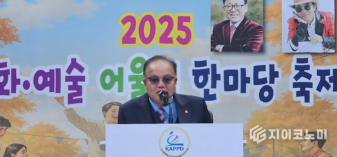 인사말을 전하는 서울시지체장애인협회 강서구지회 양점동 회장.  