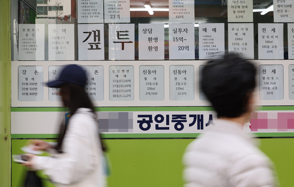 한국은행, "부동산에 흘러간 대출 약 2,682조 원…가계 비중이 절반"