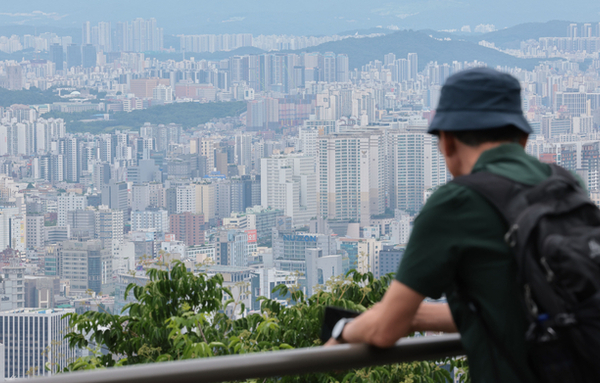 한은 "집값양극화…2023년후 서울 16.1 오를때 비수도권 -1.7"