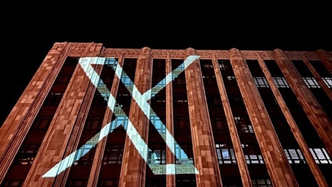 린다 야카리노, X CEO 전격 사임…머스크와 결별