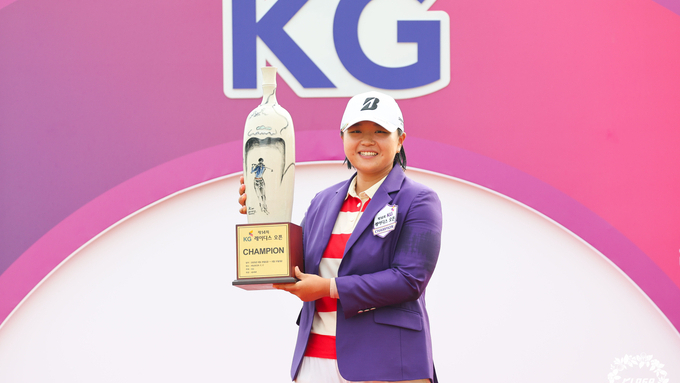 신다인, 천신만고 끝에 첫 승…KLPGA 투어 'KG 레이디스 오픈' 2차 연장전 끝에 정상 올라