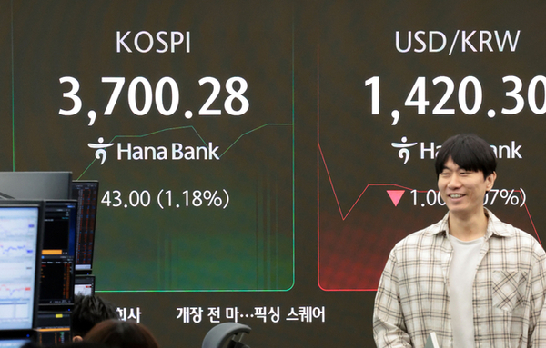 3,700선도 뚫었다. 코스피 사상 첫 돌파…이틀째 역대 최고치 경신