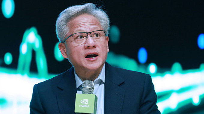 젠슨 황 “삼성·SK 모두 엔비디아의 동반자…HBM97까지 함께 간다”