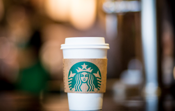 美 스타벅스 바리스타, ‘레드컵 데이’ 맞춰 대규모 파업